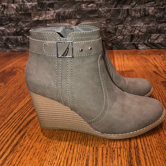Nautica Shoes - Wedge suede booties with zipper